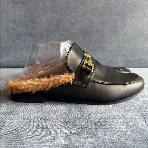 Steve Madden Womens Black Faux Fur Lined Flat Slip On Loafers SZ 9.5 Gold Chain - Picture 1 of 8